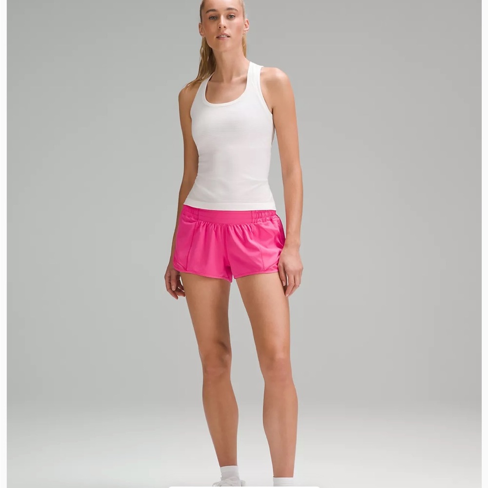 Lululemon Hotty Hot Short 2.5” Size 6 Sonic Pink Low rise